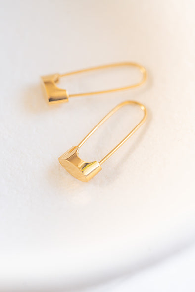 Cleo - 18k gold plated safety pin hoop earring