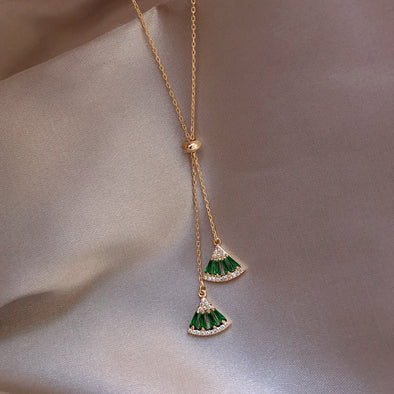 Sloane - Fan-shaped crystal pendant necklace