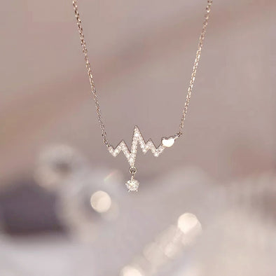 Annie - 14k gold plated heartbeat necklace